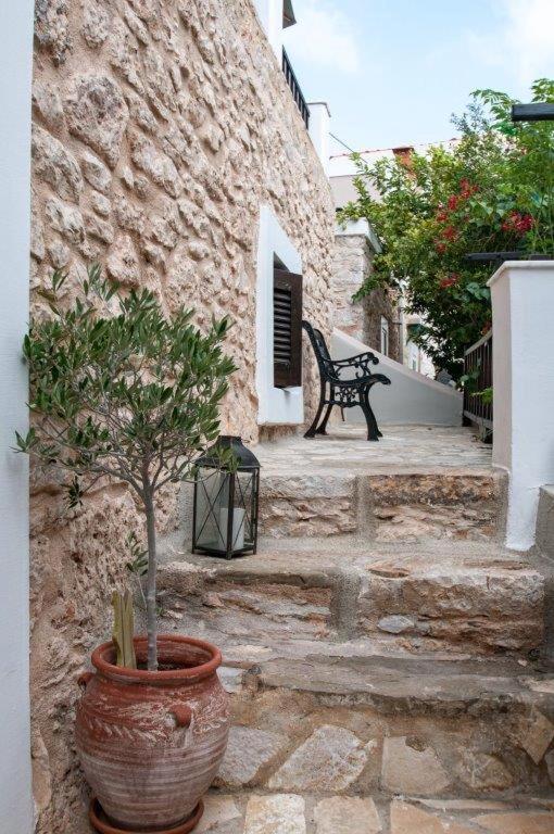 Luca'S Houses Chalki Town Eksteriør bilde